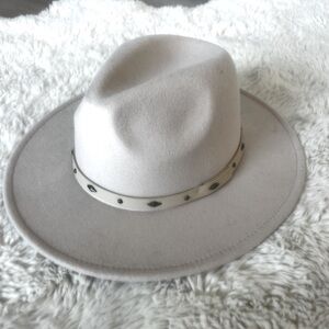 Western style hat treasure & bond